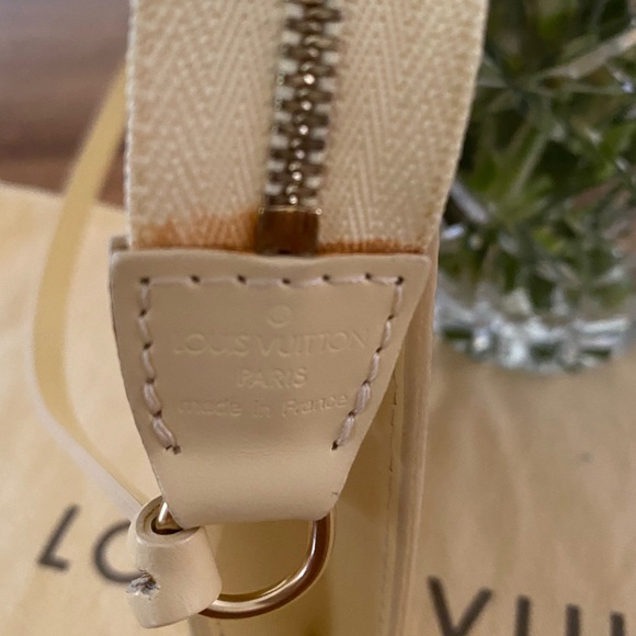 Louis Vuitton Epi Leather Pochette - Vanilla - Picture 8 of 16